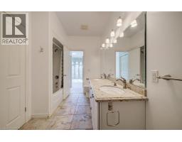 20 ISHERWOOD Avenue UnitNo. 17 - 17