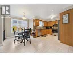 14 ROBERTSON Crescent - 11