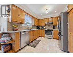 14 ROBERTSON Crescent - 12