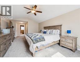 14 ROBERTSON Crescent - 20