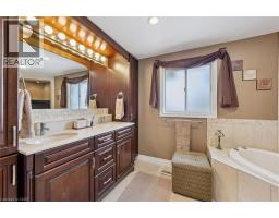 14 ROBERTSON Crescent - 21