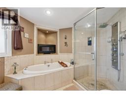 14 ROBERTSON Crescent - 22