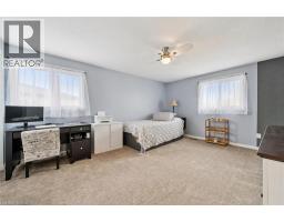 14 ROBERTSON Crescent - 23