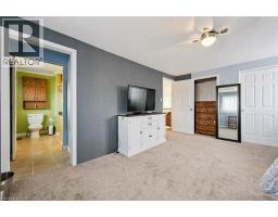 14 ROBERTSON Crescent - 24