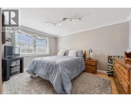 14 ROBERTSON Crescent - 27