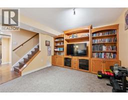 14 ROBERTSON Crescent - 30