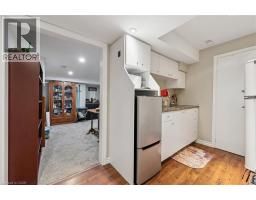 14 ROBERTSON Crescent - 31