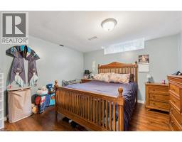 14 ROBERTSON Crescent - 34