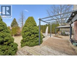 14 ROBERTSON Crescent - 36