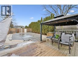 14 ROBERTSON Crescent - 37