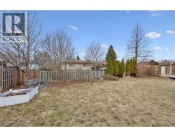 14 ROBERTSON Crescent - 38