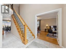 14 ROBERTSON Crescent - 4