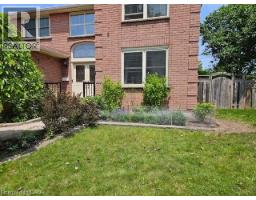 14 ROBERTSON Crescent - 43