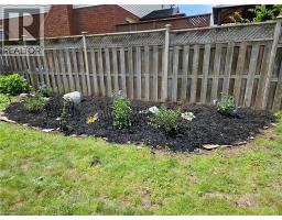 14 ROBERTSON Crescent - 45