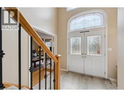 14 ROBERTSON Crescent - 5