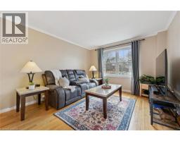 14 ROBERTSON Crescent - 6