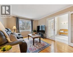 14 ROBERTSON Crescent - 7