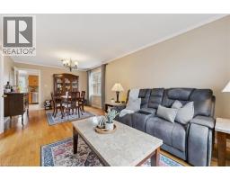 14 ROBERTSON Crescent - 8