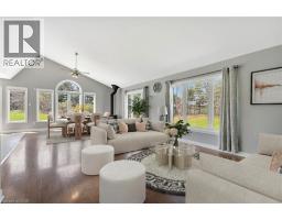 70 GOVERNORS Road E - 22