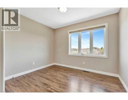 70 GOVERNORS Road E - 27