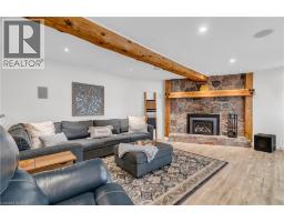 4 COLONIAL Drive - 32