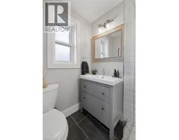 17 BARCLAY Avenue - 19