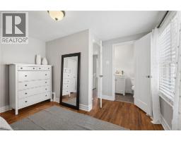 17 BARCLAY Avenue - 22