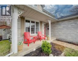 150 BAYNE Crescent - 2