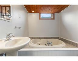 122 SWEETBRIAR Drive - 42