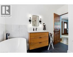 19 RIVERSIDE Drive W - 20