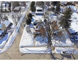 19 RIVERSIDE Drive W - 34