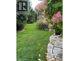 19 RIVERSIDE Drive W - 38