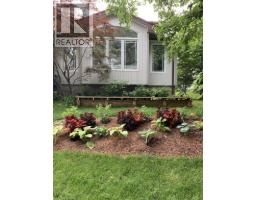 18 RIPLEY Crescent - 44