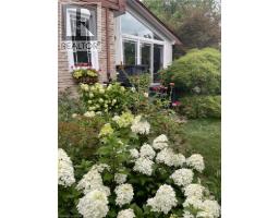 18 RIPLEY Crescent - 46