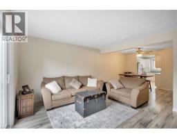 32 MONTCLAIR Crescent - 12