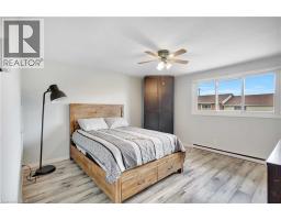 32 MONTCLAIR Crescent - 17