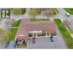 32 MONTCLAIR Crescent - 32