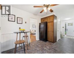 56 ANGELA Crescent - 16