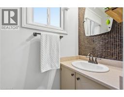 56 ANGELA Crescent - 19