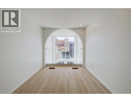 26 KING Street E - 10