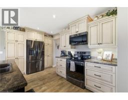 890 PERKIN Crescent - 10