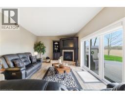 890 PERKIN Crescent - 18