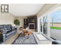 890 PERKIN Crescent - 19