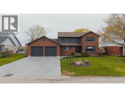 890 PERKIN Crescent - 2