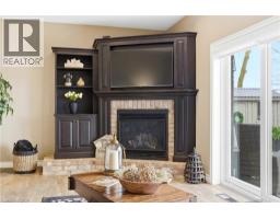 890 PERKIN Crescent - 20
