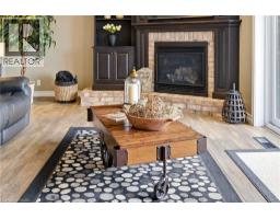890 PERKIN Crescent - 21