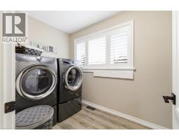 890 PERKIN Crescent - 32
