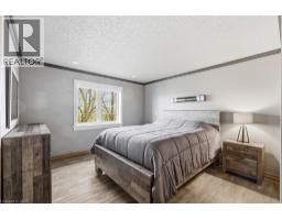 890 PERKIN Crescent - 39