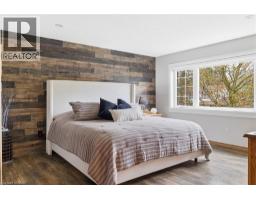 890 PERKIN Crescent - 42