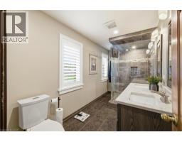 890 PERKIN Crescent - 43